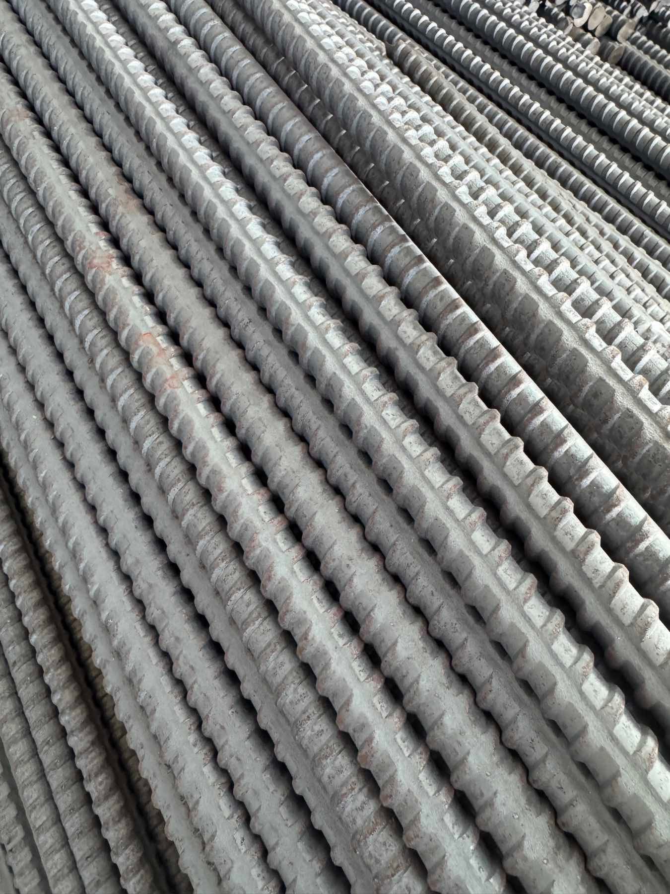 Close-up of D15/17 hot-rolled tie rods