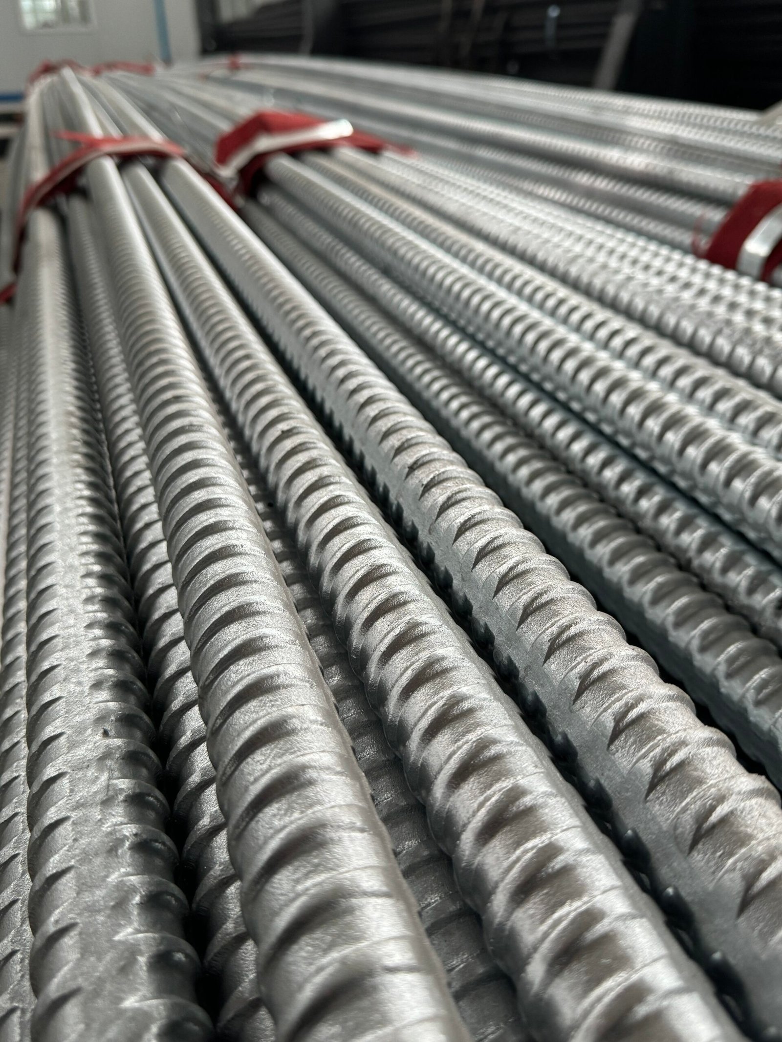 High-strength threaded steel anchor rod